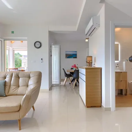 Vikendica Camellia By Interhome *